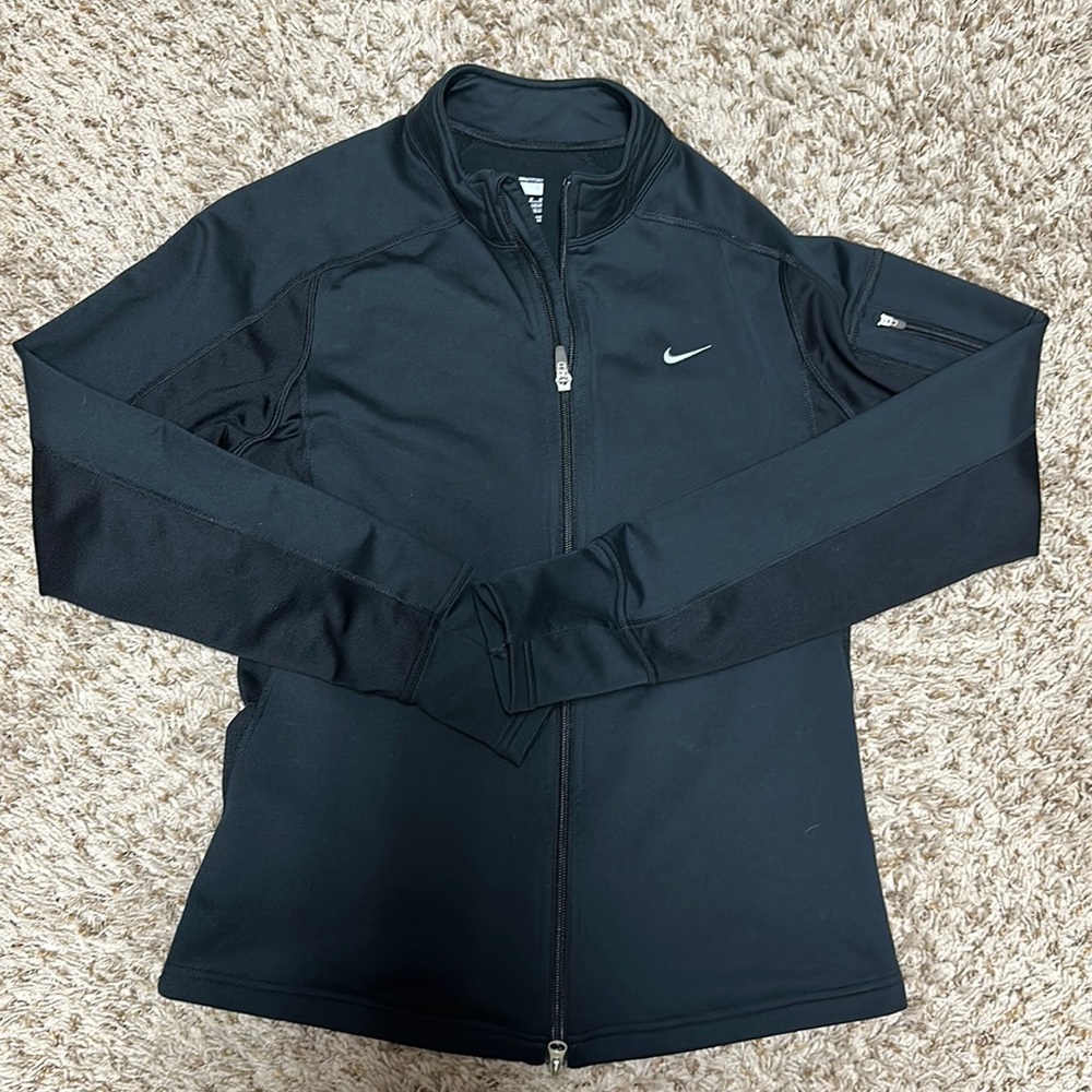 Nike zip up jacket. Fitted and comfy